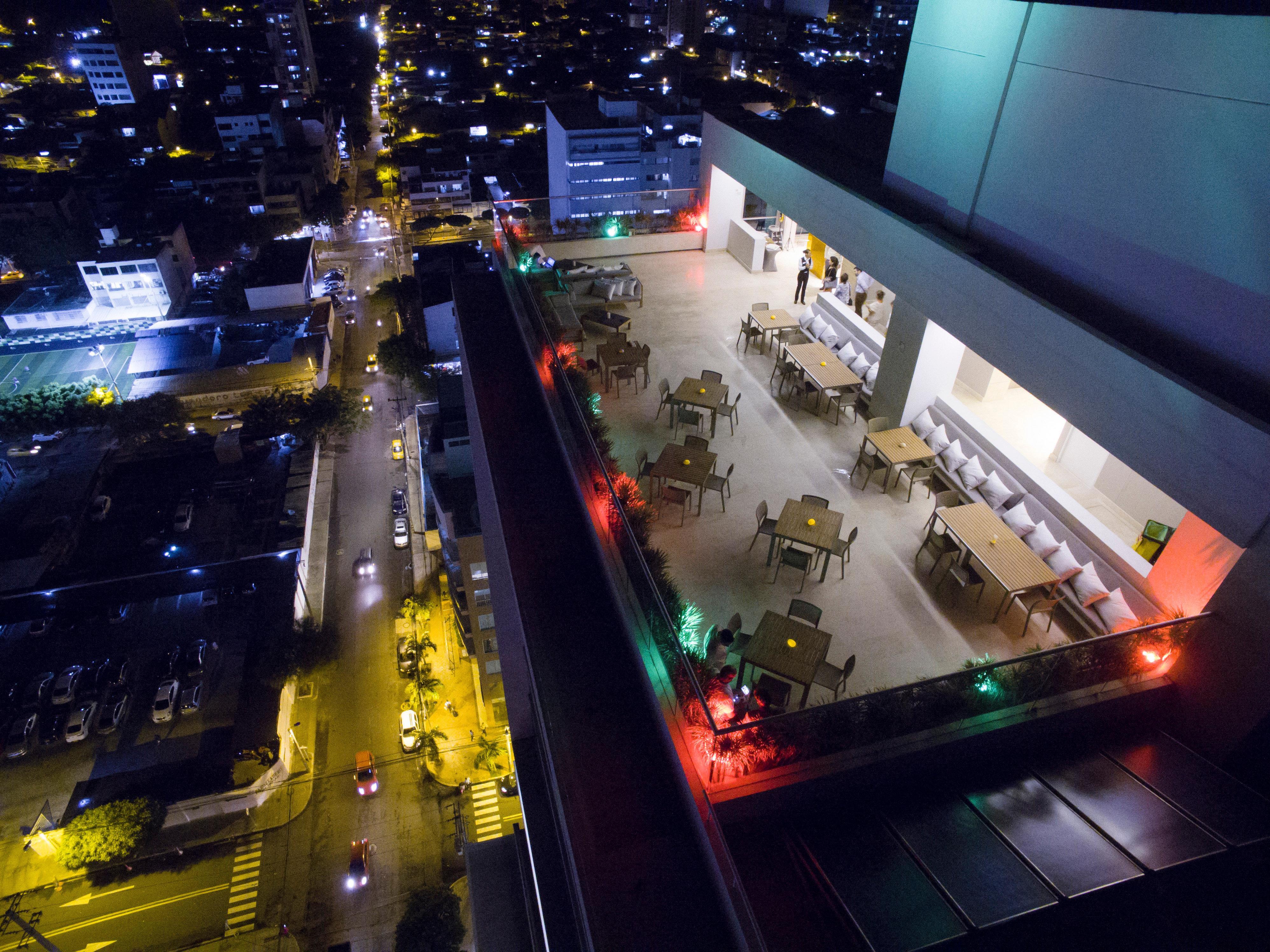 Holiday Inn Cucuta By Ihg Екстер'єр фото Sky bar at the hotel