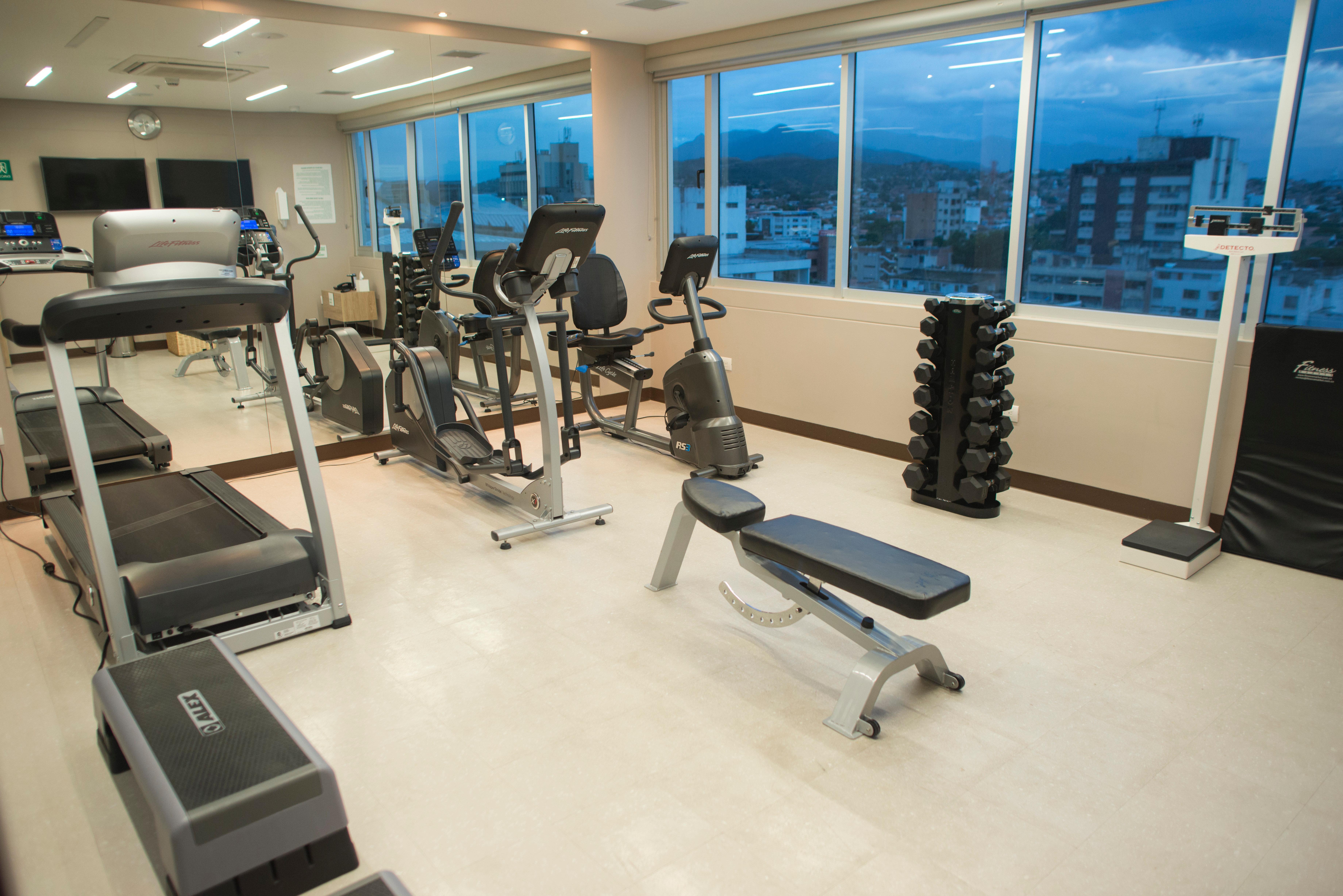 Holiday Inn Cucuta By Ihg Екстер'єр фото A gym