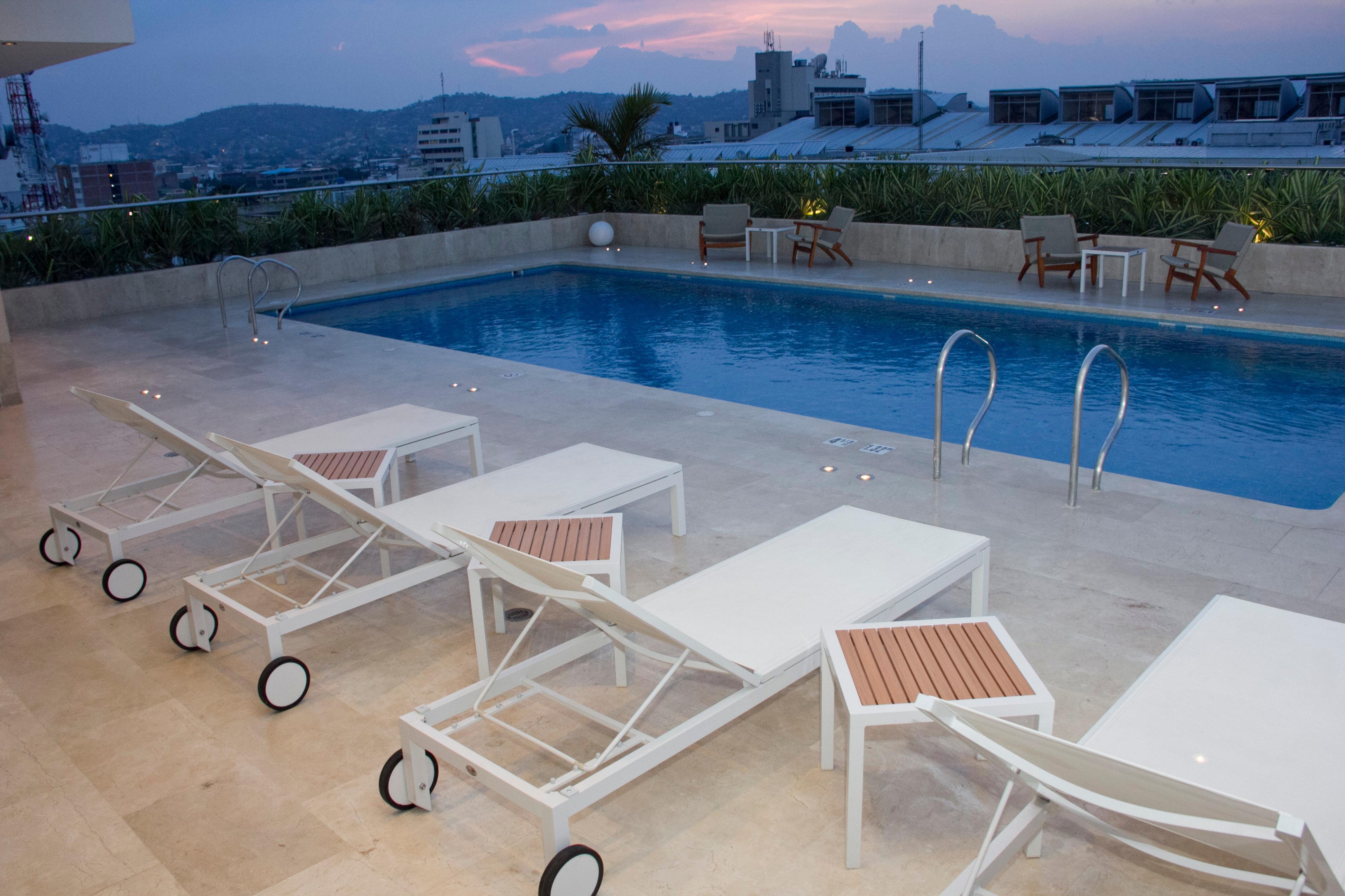 Holiday Inn Cucuta By Ihg Екстер'єр фото Rooftop pool