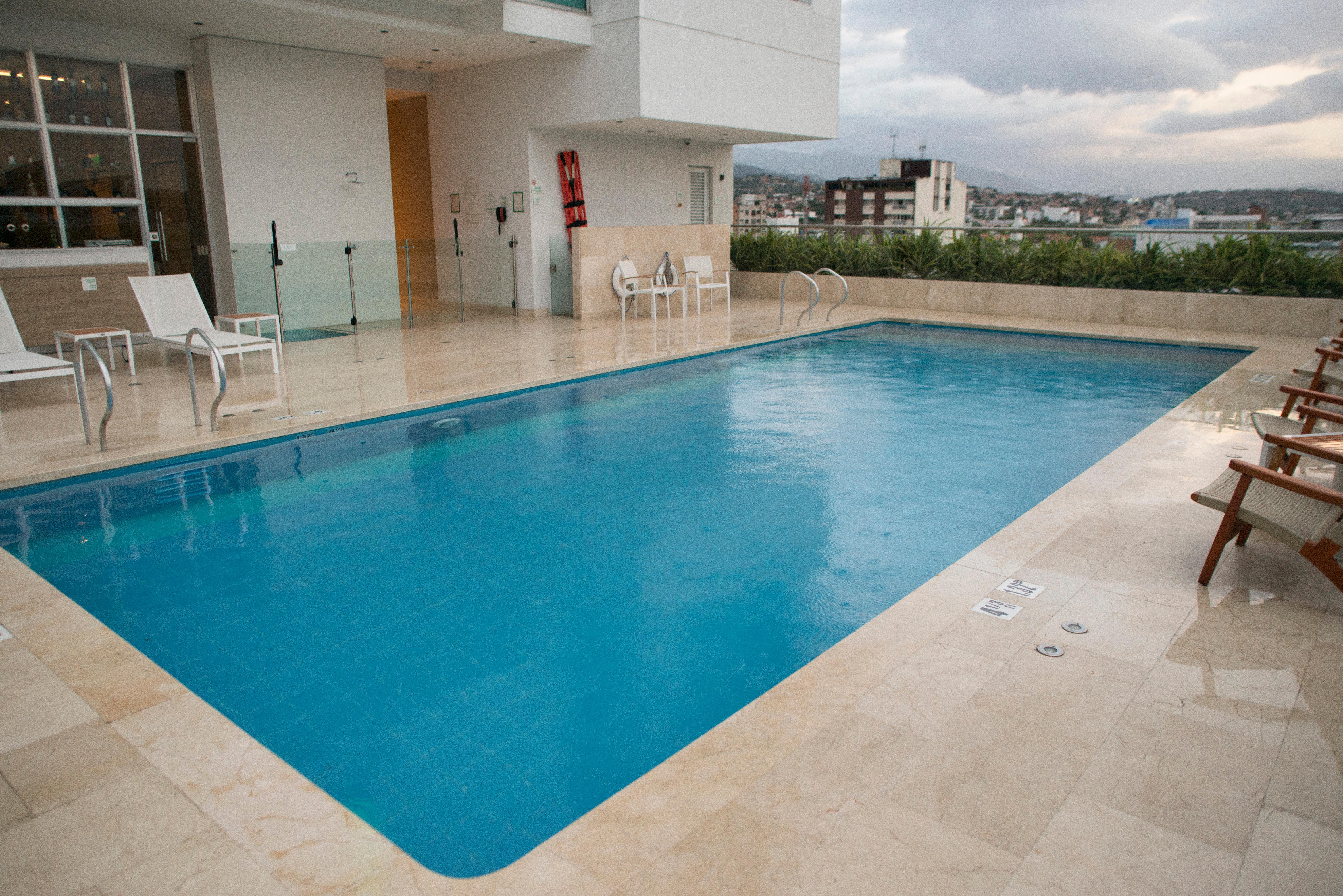 Holiday Inn Cucuta By Ihg Екстер'єр фото A rooftop pool