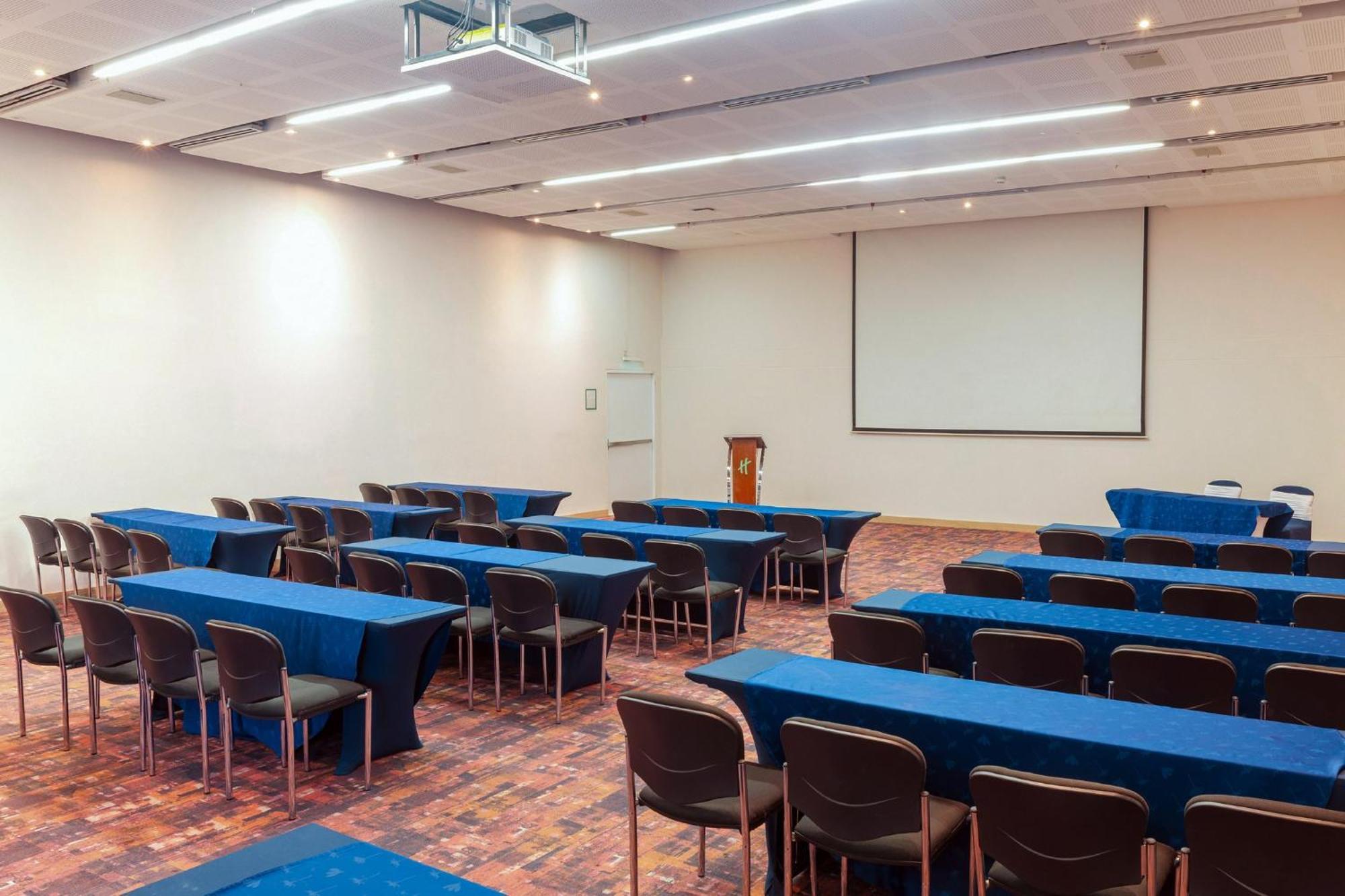 Holiday Inn Cucuta By Ihg Екстер'єр фото A typical classroom layout