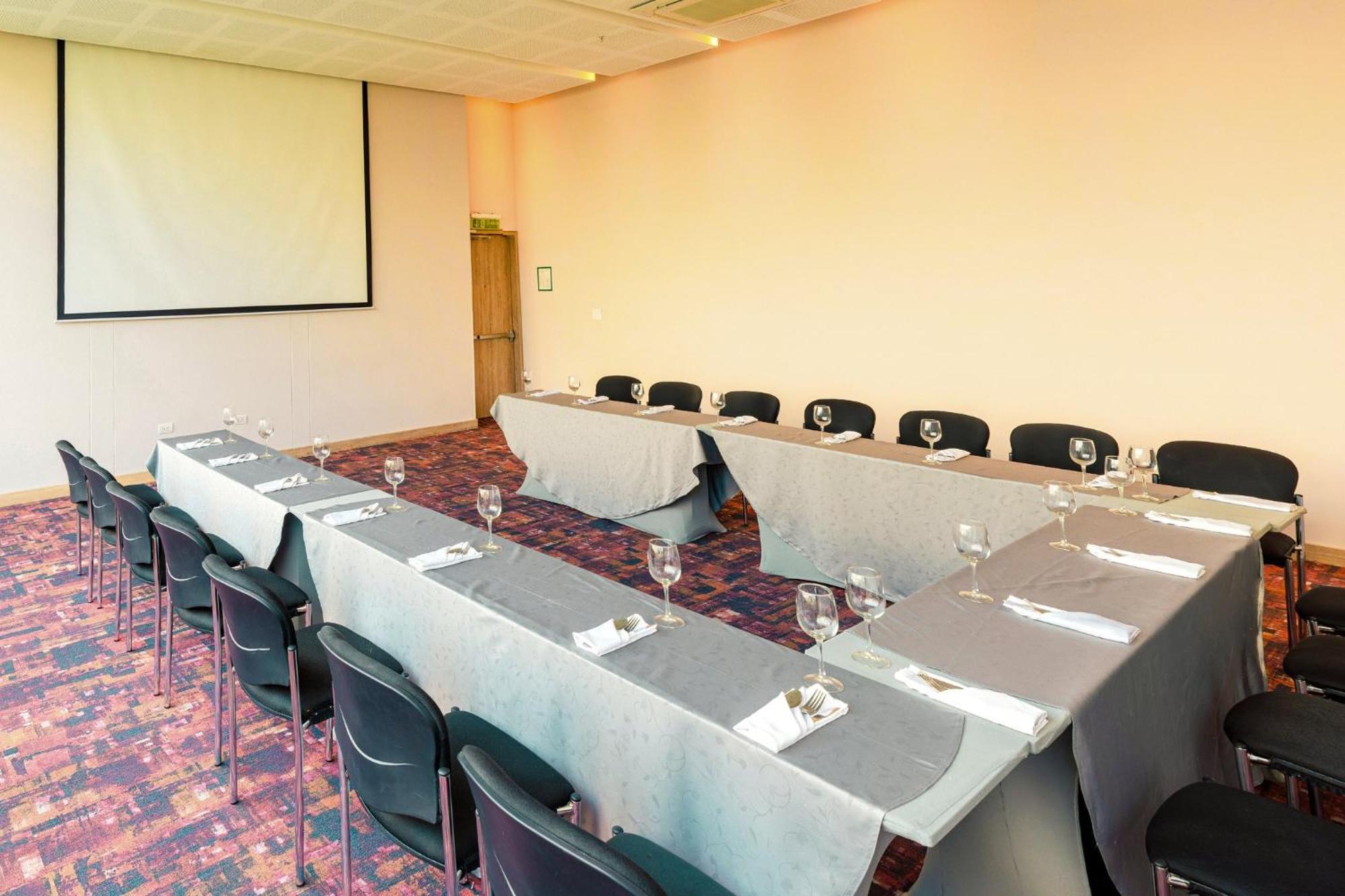 Holiday Inn Cucuta By Ihg Екстер'єр фото The meeting room