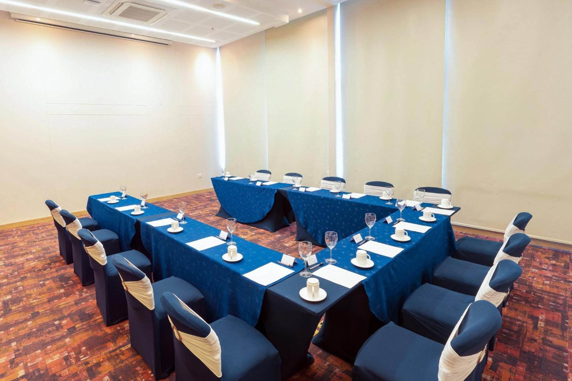 Holiday Inn Cucuta By Ihg Екстер'єр фото Meeting room