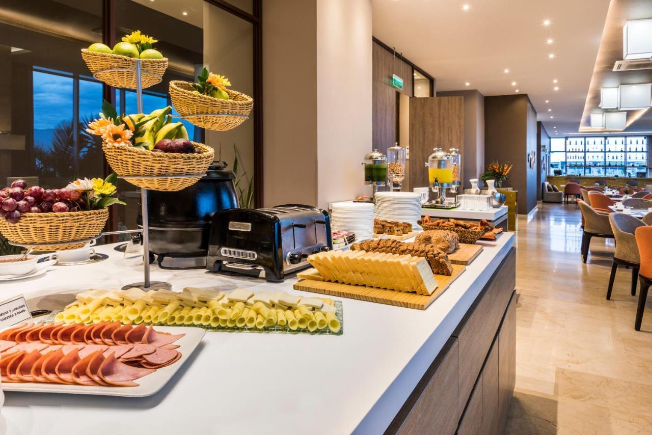 Holiday Inn Cucuta By Ihg Екстер'єр фото The lounge at the airport