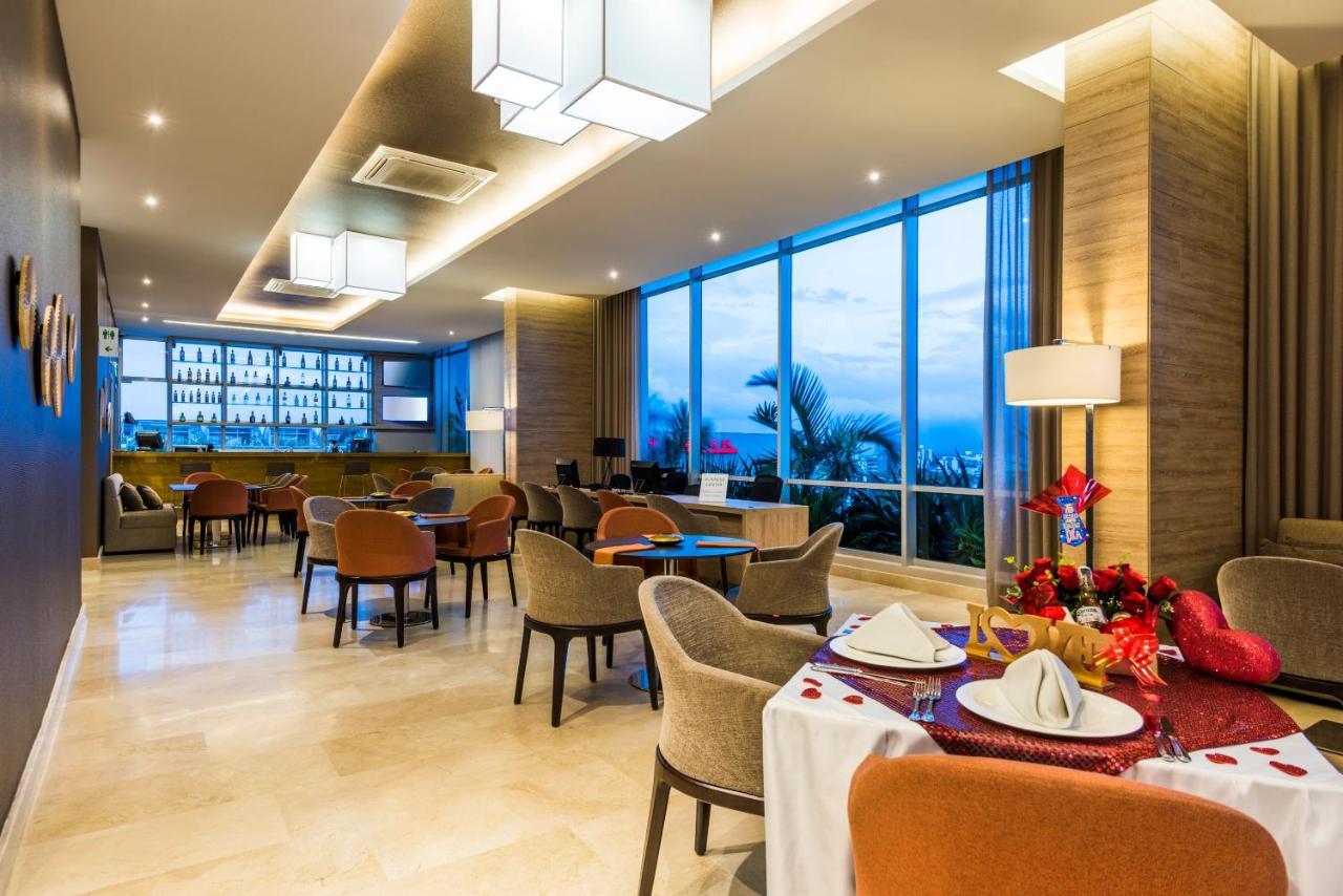 Holiday Inn Cucuta By Ihg Екстер'єр фото The Club Lounge at the 36th floor